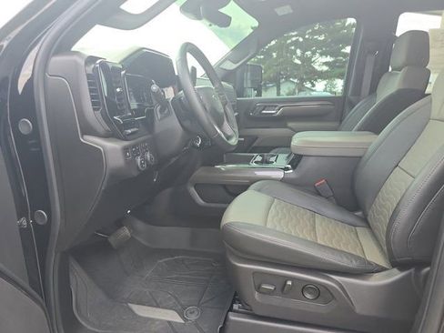 Used 2024 Chevrolet Silverado 2500 ZR2 w/ Technology Package image 26