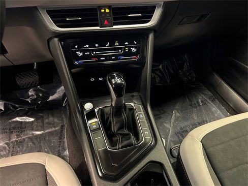 Certified 2025 Volkswagen Taos SE image 27