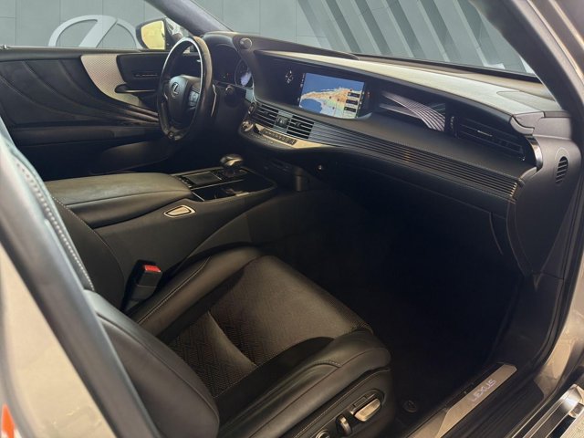 Used 2018 Lexus LS 500 F Sport w/ Accessory Package (Z2) RWD image 26