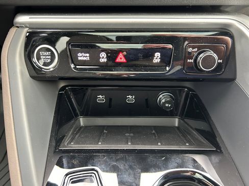 Used 2025 Audi Q5 Premium Plus w/ Premium Plus AWD/4WD image 20