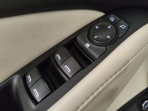 Used 2023 Buick Enclave Essence w/ Sport Touring Edition FWD image 27