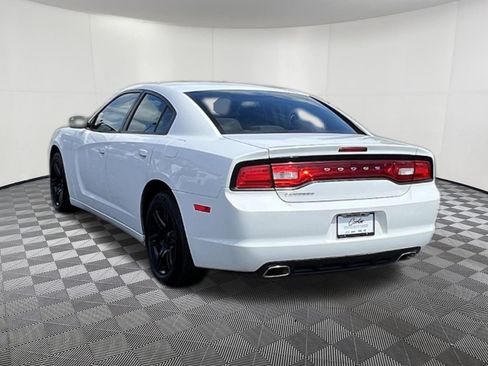 Used 2014 Dodge Charger SE RWD image 4