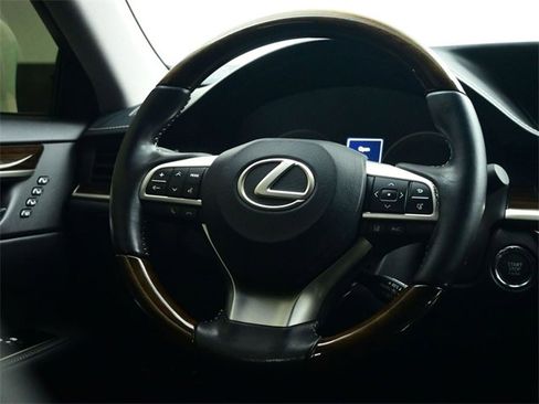 Used 2016 Lexus ES 350 w/ Luxury Package w/Wood Trim image 8