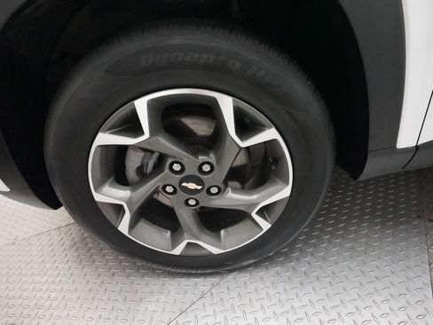 Used 2024 Chevrolet Trax LT w/ Sunroof Package FWD image 26