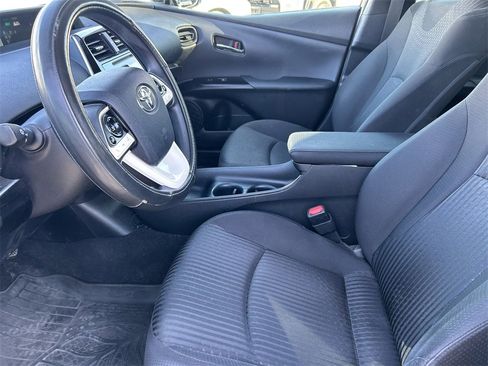 Used 2018 Toyota Prius Two image 11