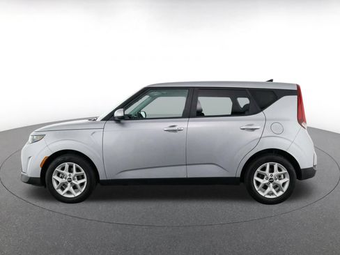 Used 2025 Kia Soul LX w/ LX Technology Package FWD image 4