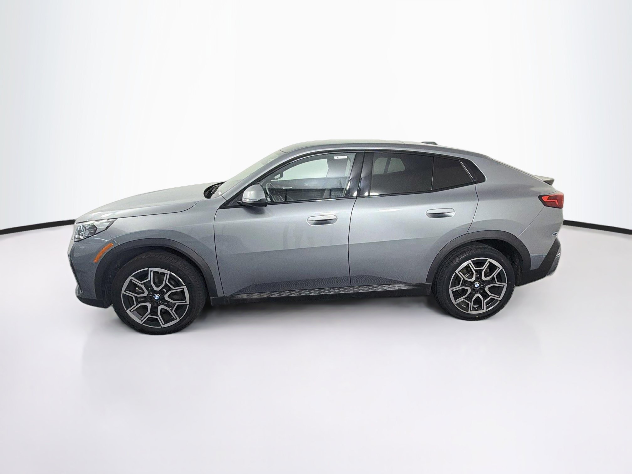 Used 2026 BMW X2 xDrive28i AWD/4WD image 4