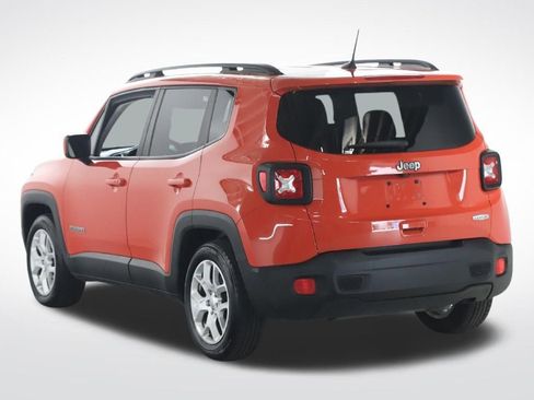 Used 2018 Jeep Renegade Latitude FWD image 38