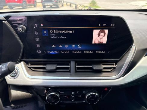 Used 2024 Chevrolet Trax LT FWD image 24