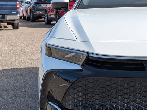 Used 2025 Toyota Crown XLE image 9