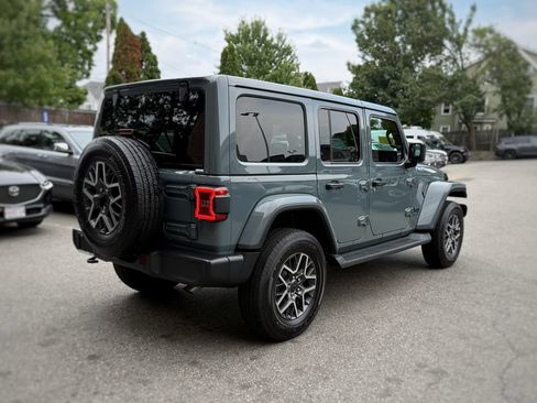 Used 2026 Jeep Wrangler Unlimited Sahara AWD/4WD image 8