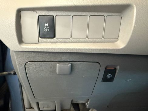 Used 2015 Toyota Sienna LE image 22