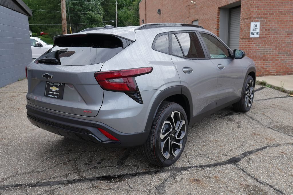 New 2026 Chevrolet Trax RS w/ Sunroof Package FWD image 4