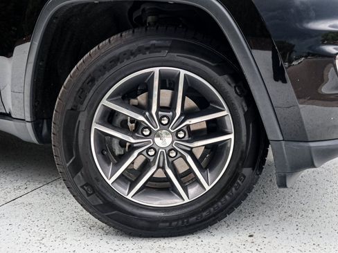Used 2018 Jeep Grand Cherokee Limited AWD/4WD image 13