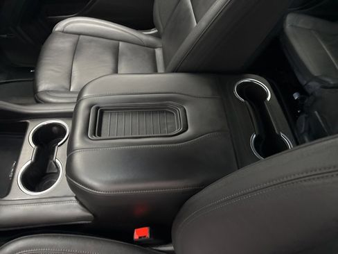 Used 2024 Chevrolet Suburban LT image 15