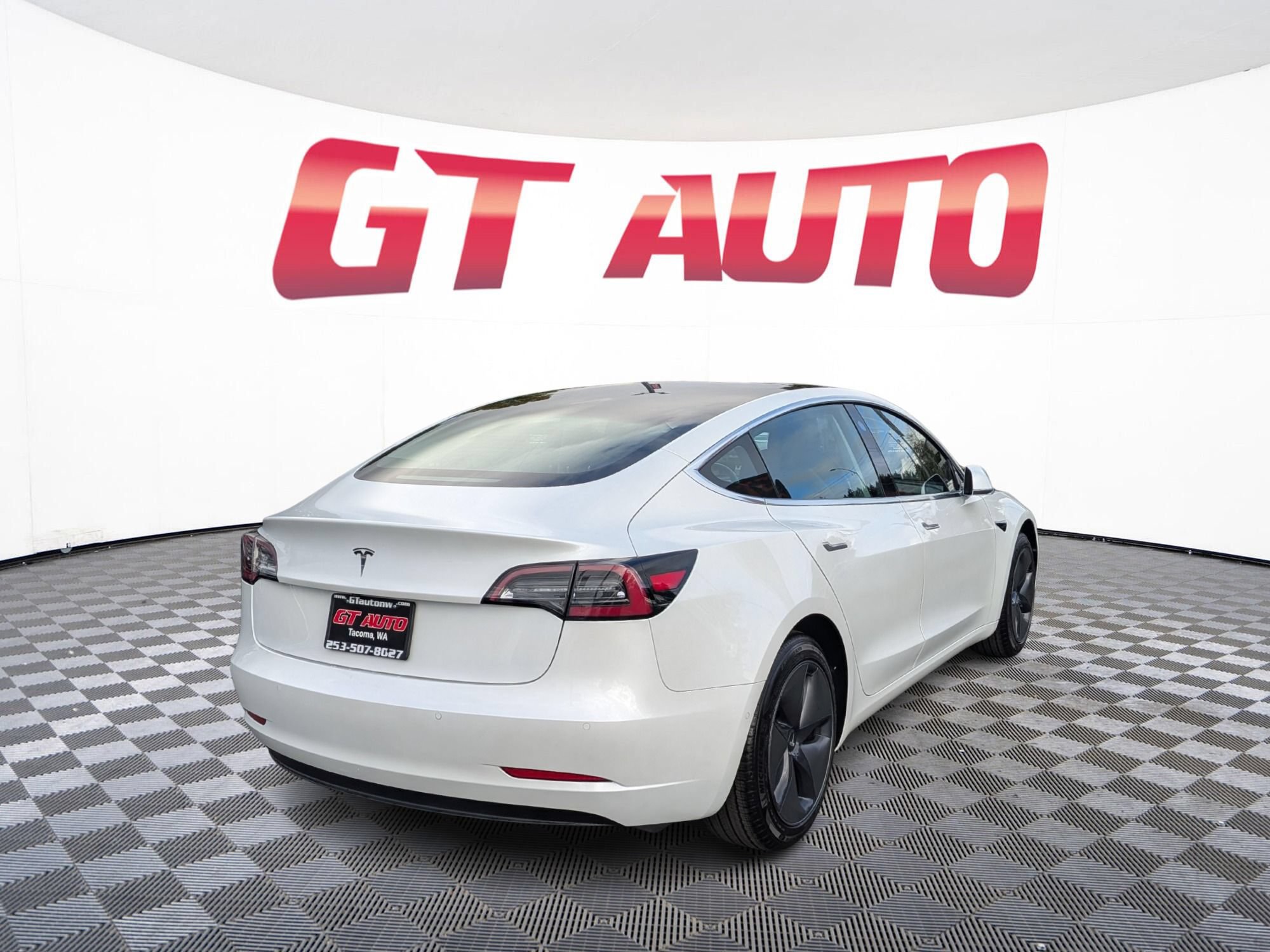 Used 2020 Tesla Model 3 Standard Range Plus RWD image 4