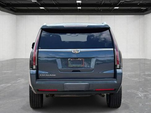 Used 2019 Cadillac Escalade Luxury AWD/4WD image 4
