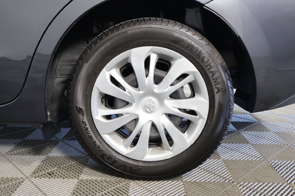 Used 2019 Toyota Yaris L FWD image 8