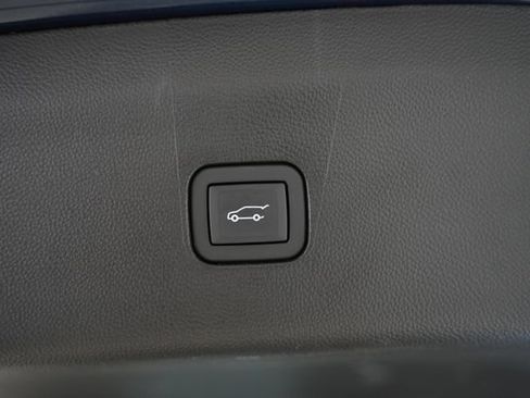 Used 2023 Buick Enclave Essence AWD/4WD image 11