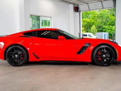Used 2018 Chevrolet Corvette Z06 RWD image 11