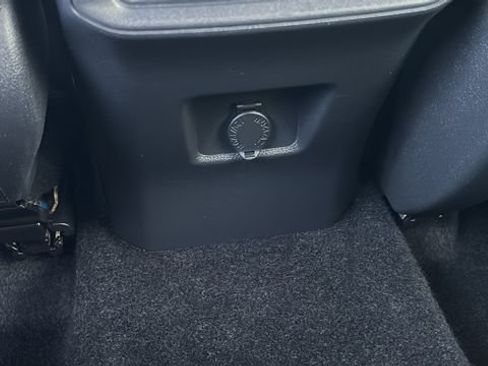 Used 2025 Toyota RAV4 LE AWD/4WD image 9