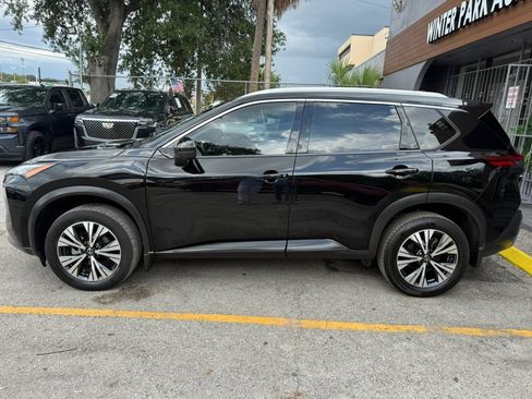 Used 2021 Nissan Rogue SV w/ Premium Package FWD image 4