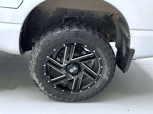 Used 2017 Nissan Titan S AWD/4WD image 21