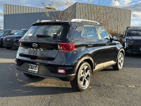 Used 2025 Hyundai Venue SEL image 3