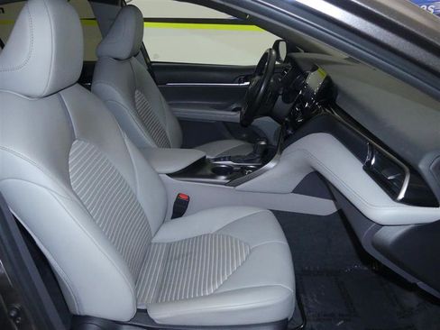 Used 2023 Toyota Camry SE image 8