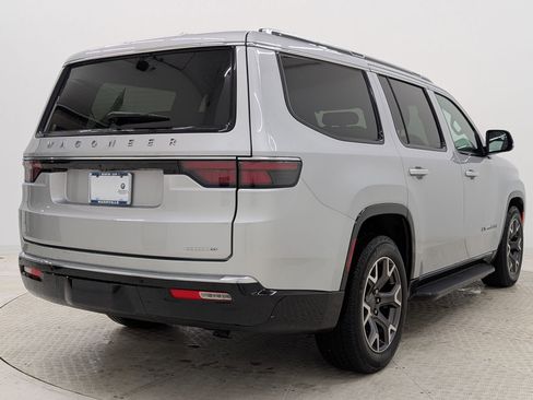 Used 2023 Jeep Wagoneer Series III w/ Preferred Equipment Group image 9