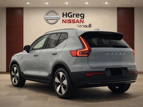 Used 2026 Volvo XC40 B5 Plus AWD/4WD image 2