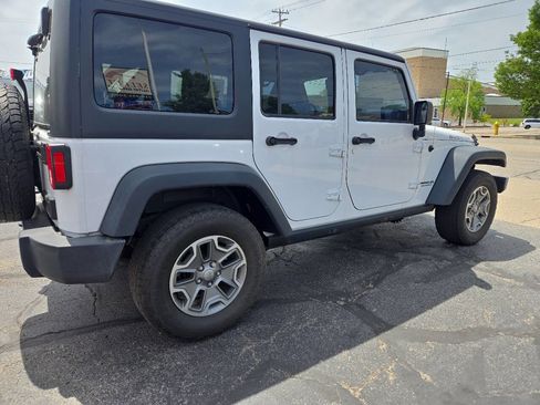 Used 2015 Jeep Wrangler Unlimited Rubicon w/ Connectivity Group AWD/4WD image 6