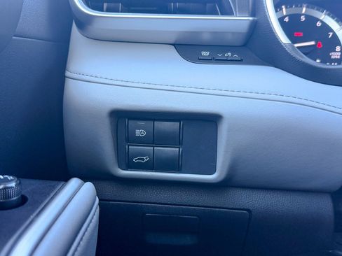 Used 2021 Toyota Highlander XLE image 40