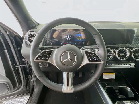 Used 2025 Mercedes-Benz GLB 250 GLB 250 image 11