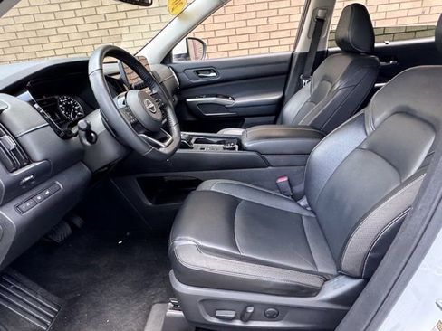 Used 2022 Nissan Pathfinder SL w/ SL Black Package image 23