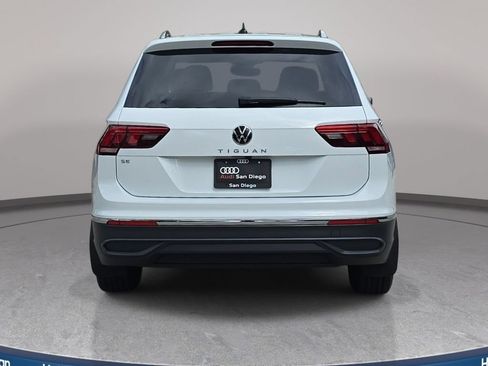 Used 2024 Volkswagen Tiguan SE w/ Panoramic Sunroof Package FWD image 7