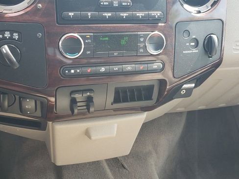Used 2010 Ford F350 Lariat image 10