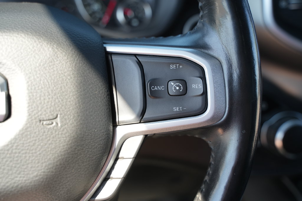 Used 2020 RAM 1500 4x4 Crew Cab image 32