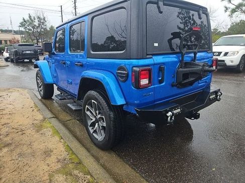 Used 2024 Jeep Wrangler Unlimited w/ Convenience Group image 8