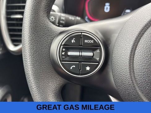 Used 2025 Kia Soul LX w/ LX Technology Package FWD image 8