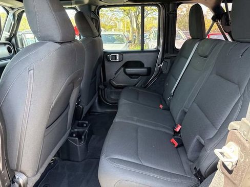 Used 2022 Jeep Wrangler Unlimited Sport image 18