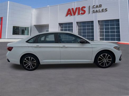 Used 2025 Volkswagen Jetta Sport image 5