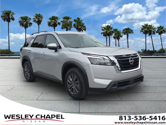 Certified 2025 Nissan Pathfinder SV FWD image 1