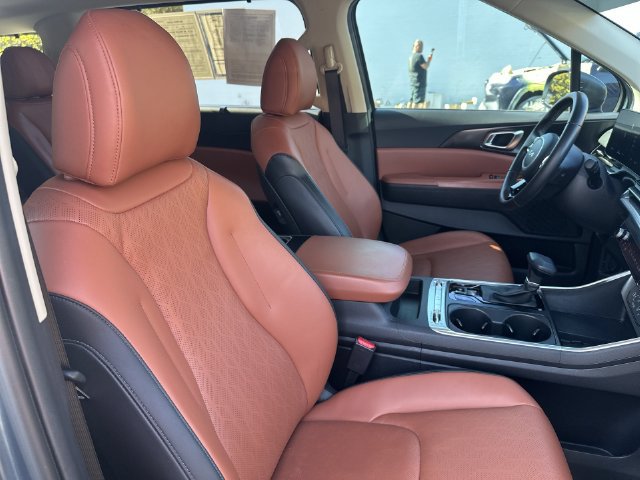 Used 2025 Kia Carnival SX w/ SX Dark Edition Package FWD image 35