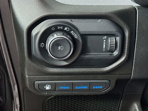 Used 2025 Jeep Wrangler Willys image 16