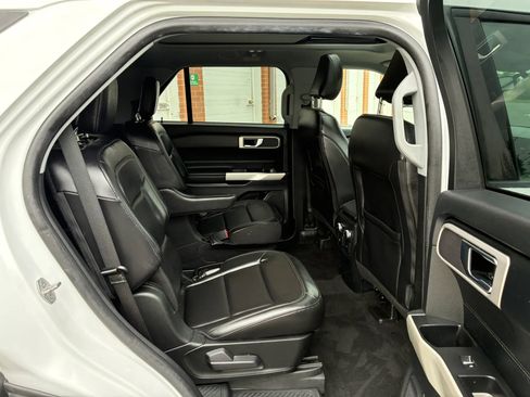 Used 2021 Ford Explorer XLT w/ Equipment Group 202A AWD/4WD image 15