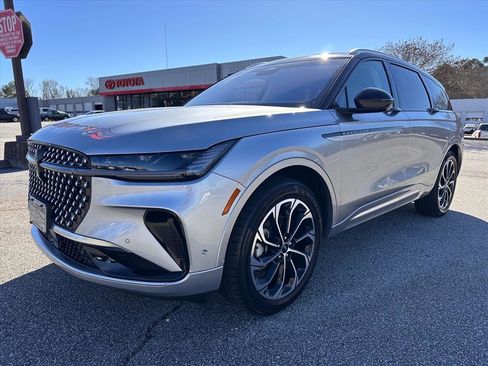 Used 2024 Lincoln Nautilus Reserve image 7