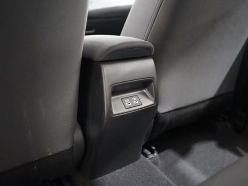 Used 2025 Toyota Corolla LE image 31