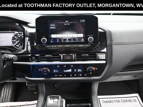 Used 2025 Nissan Pathfinder SV AWD/4WD image 17
