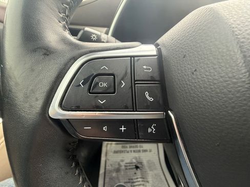 Used 2021 Toyota Highlander XLE FWD image 23